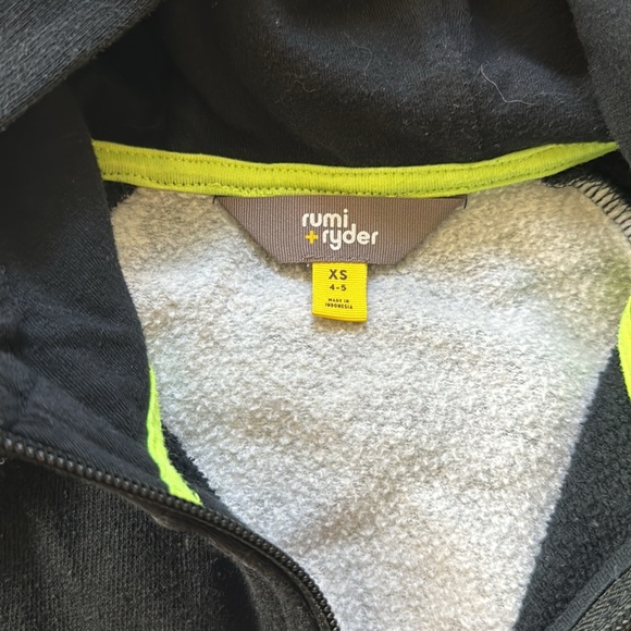 3 pair of boys zip up jackets with hood 3-5T - Picture 3 of 7